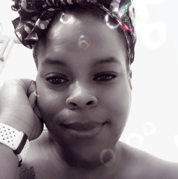 Meet your Posher, Stefanie - Picture 2 of 2